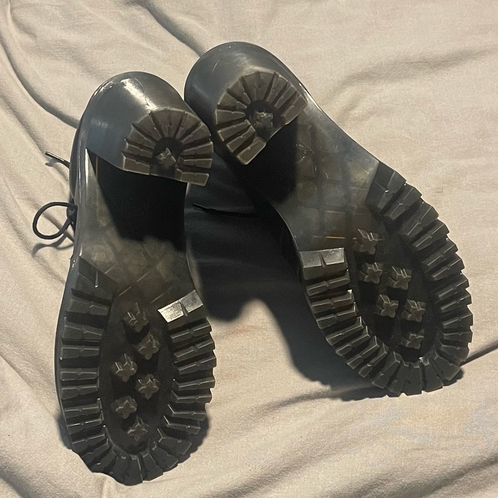 Offers Welcome! Dr. Martens Averil 6 Eye Leather Heeled Ankle Leather Boots - Picture 2 of 7